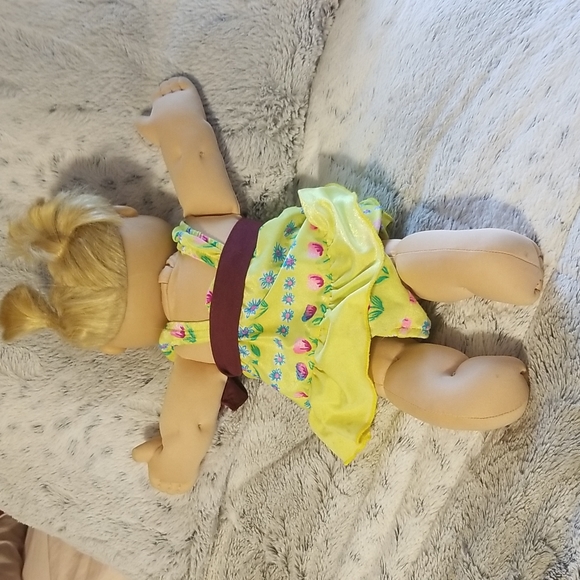 #5 Cabbage Patch Kid 16", This is is 2005 looking at tag.  Signed Xavier Roberts - Picture 2 of 6